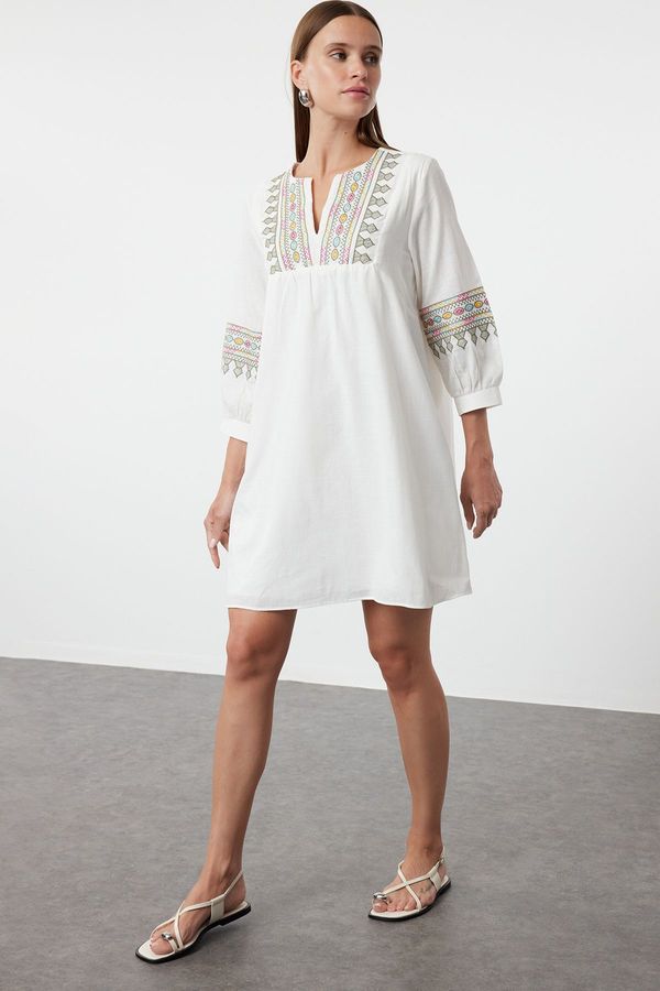 Trendyol Trendyol White Embroidered Straight Cut Mini Woven Dress