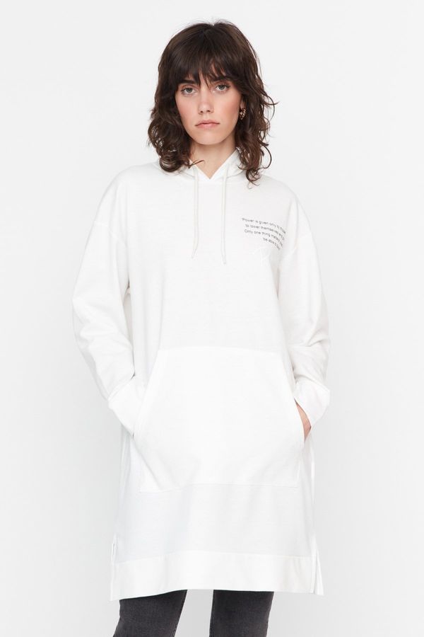 Trendyol Trendyol White Knitted Sweatshirt with Lettering on the Front