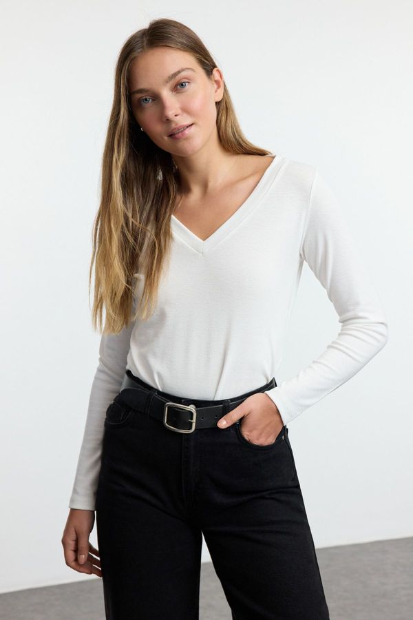 Trendyol Trendyol White V-Neck Regular/Normal Fit Knitted Blouse