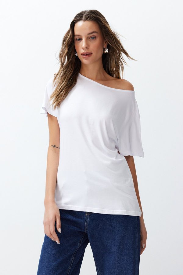 Trendyol Trendyol White Viscose Relaxed Boat Neck Low Sleeve Knitted T-Shirt
