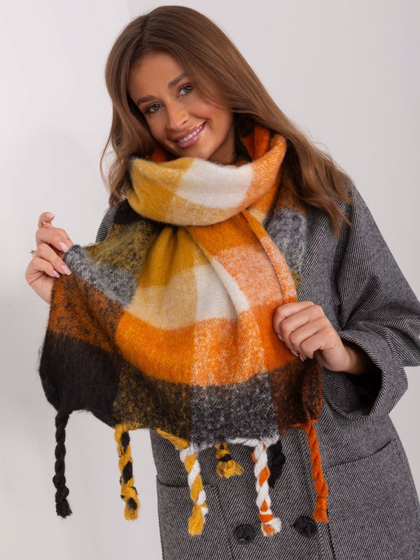 Fashionhunters Warm black-orange women's checkered scarf