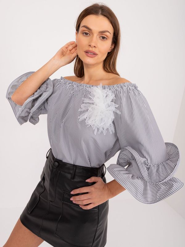 Fashionhunters White and black Spanish blouse with decorative brooch