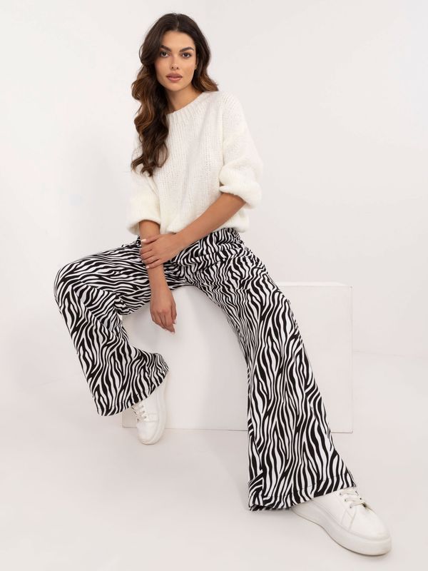 Fashionhunters White and black wide trousers with a zebra print