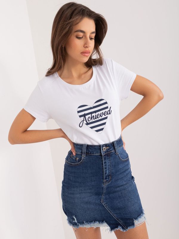 Fashionhunters White and navy blue T-shirt with heart print BASIC FEEL GOOD