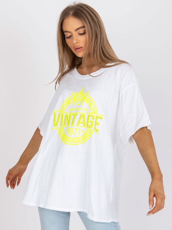 Fashionhunters White and yellow women's oversize t-shirt with application