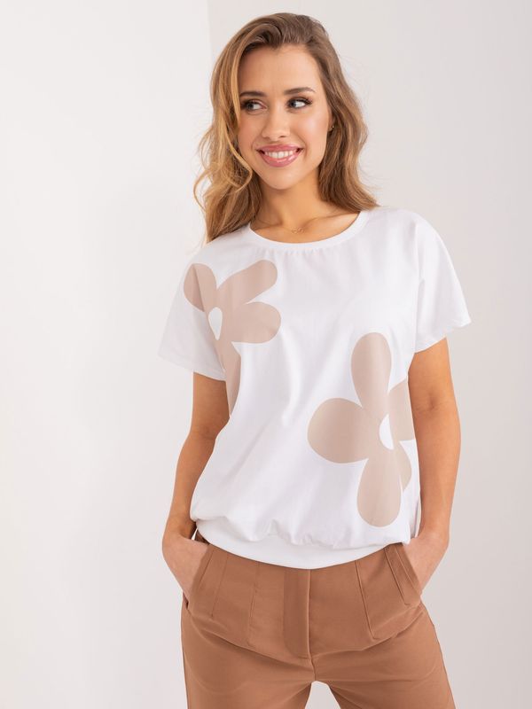 Fashionhunters White-beige blouse with RUE PARIS print