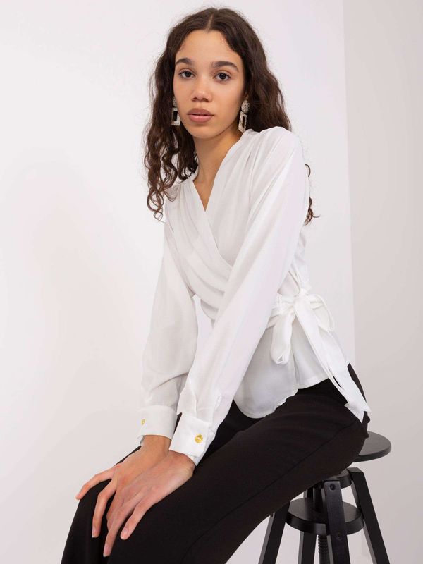 Fashionhunters White formal blouse with a clutch neckline