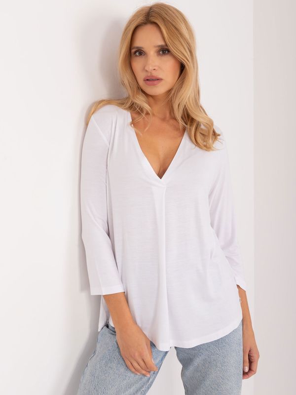 Fashionhunters White smooth blouse for everyday wear SUBLEVEL