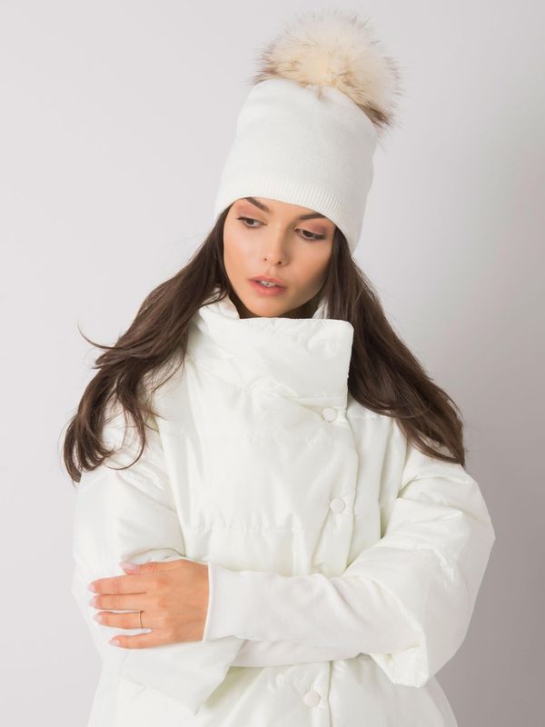 Fashionhunters White winter cap with pompom