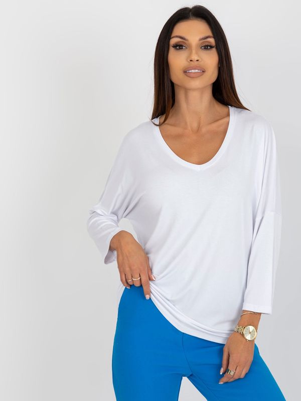 Fashionhunters White women's basic blouse of oversize cut