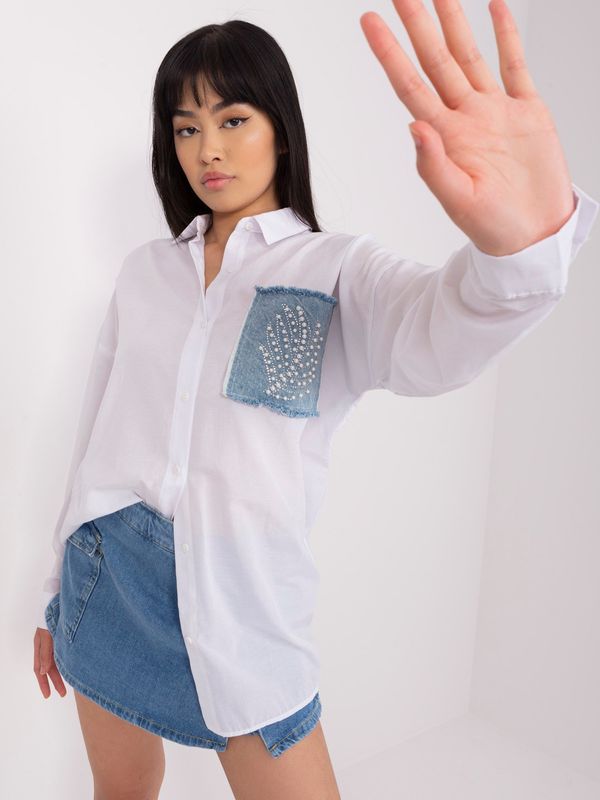 Fashionhunters White women's oversize shirt with patches