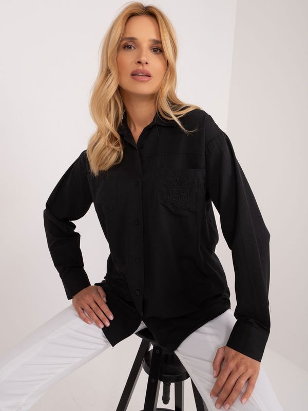 Fashionhunters Women's black button-down shirt with patch