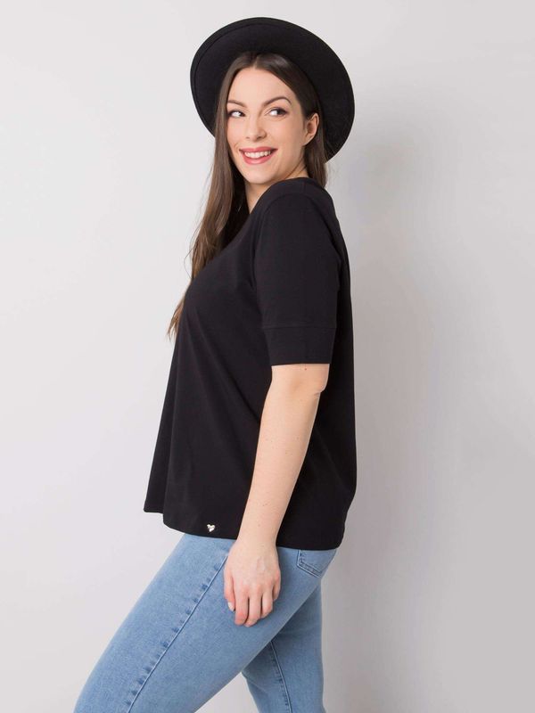 Fashionhunters Women's black cotton t-shirt larger size