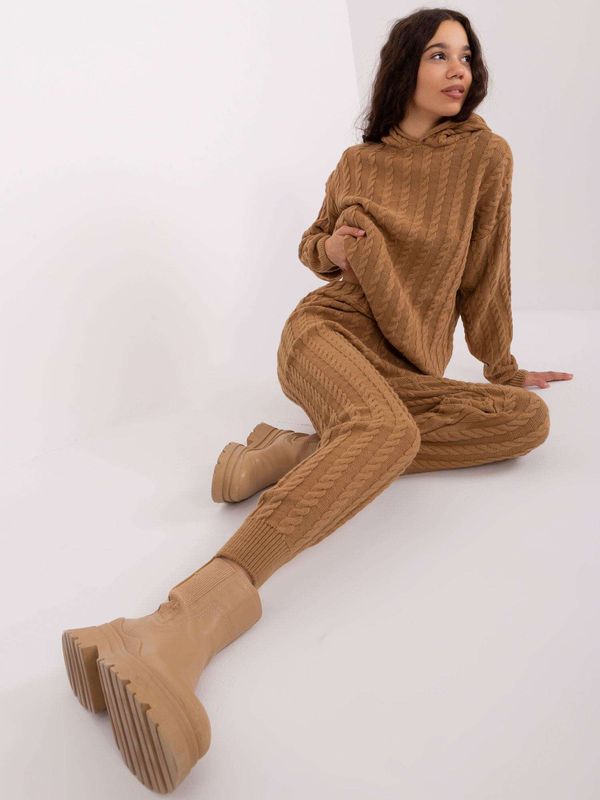 Fashionhunters Women's Cable Knitted Camel Set