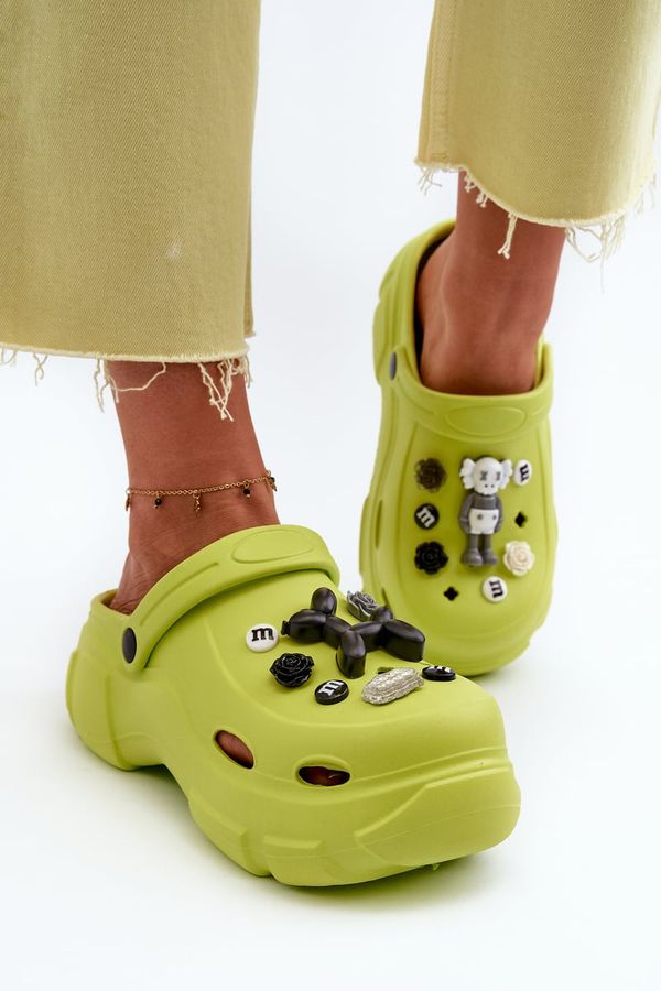 Kesi Women's foam lightweight slippers with solid sole, lime Matirra