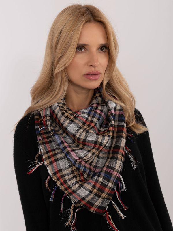 Fashionhunters Women's scarf with fringe