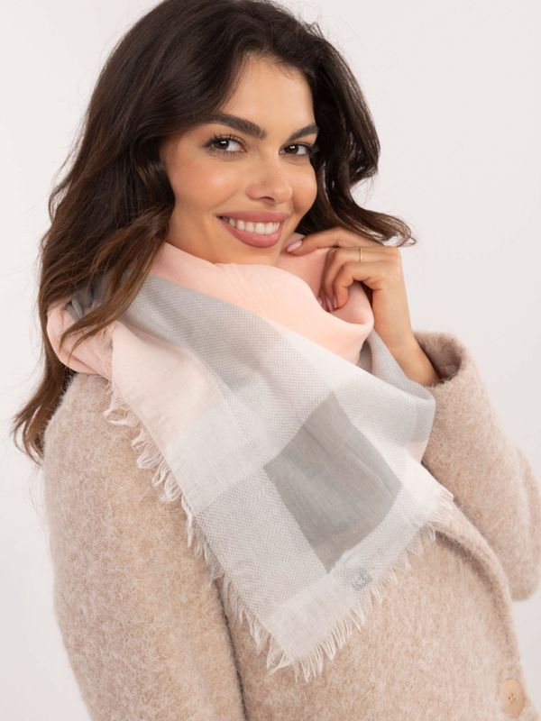 Fashionhunters Women's scarf with fringe