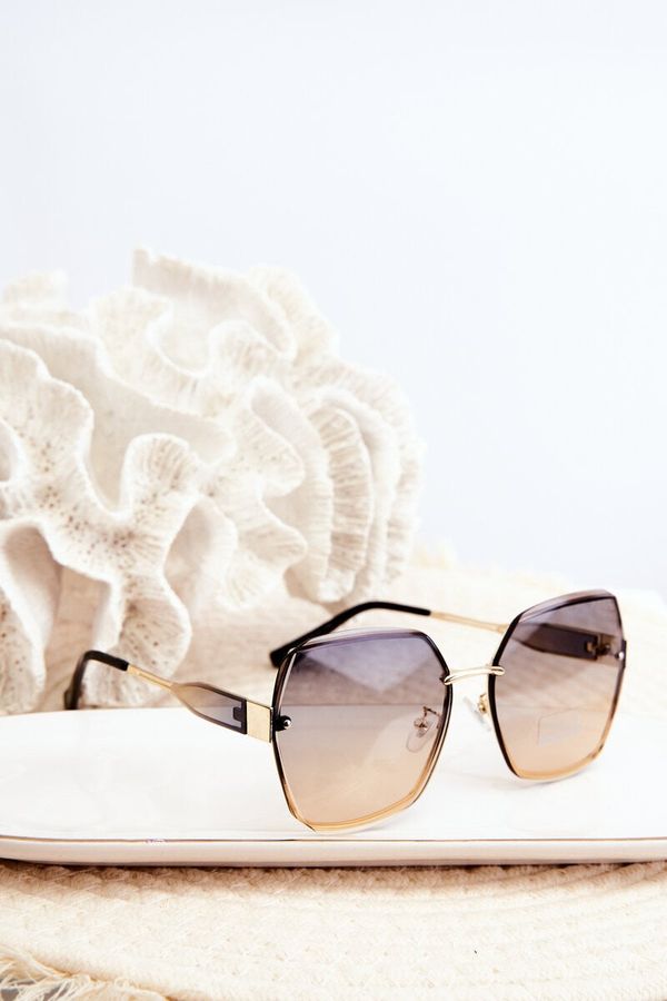 Kesi Women's sunglasses with shaded UV400 lenses, gold
