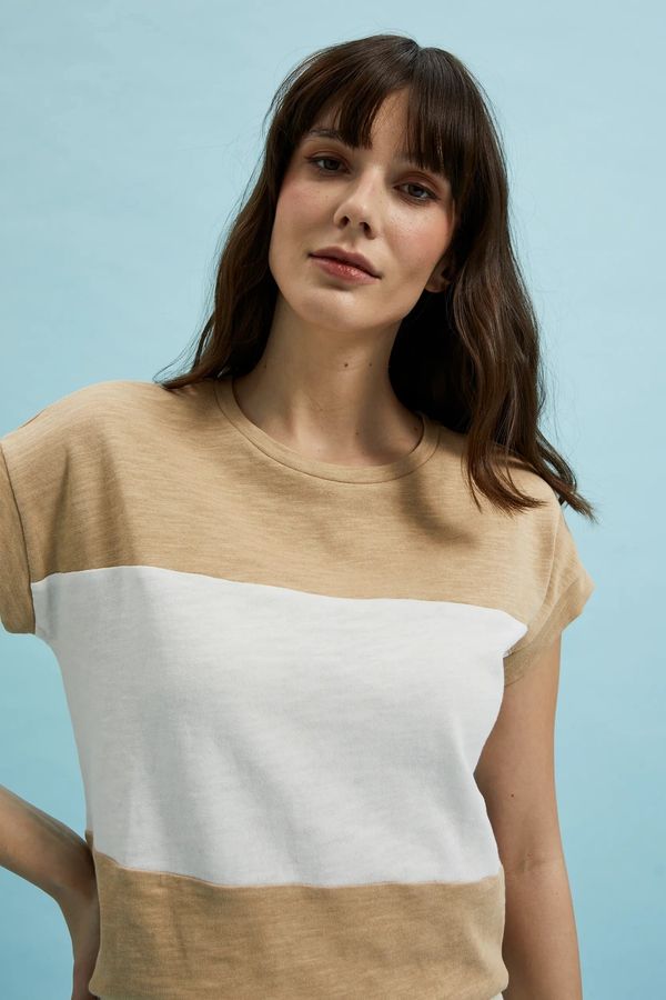 Moodo Women's T-shirt MOODO - beige