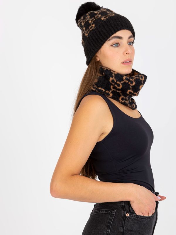 Fashionhunters Women's winter cap of black and camel pattern