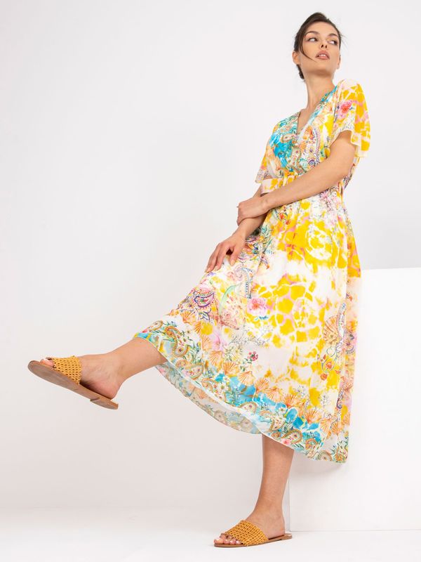 Fashionhunters Yellow midi dress with prints and clutch neckline