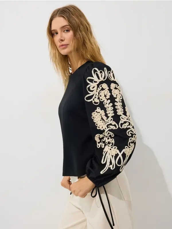 Mohito Mohito - Bluza s aplikacijom