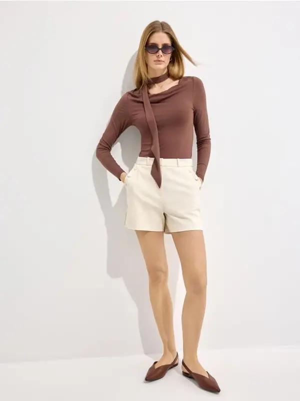 Mohito Mohito - Šorts sa ukrasnim dugmićima